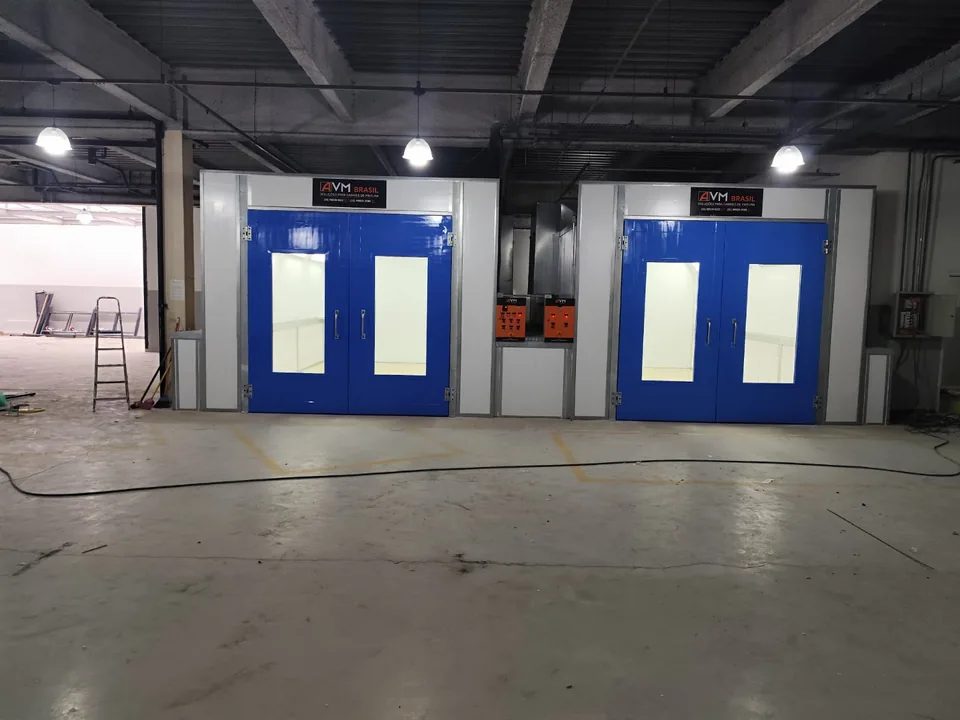 Duas cabines de pintura instaladas lado a lado