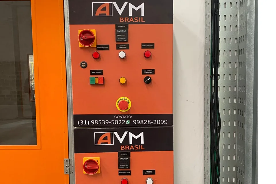 Painel de comando instalado na cabine