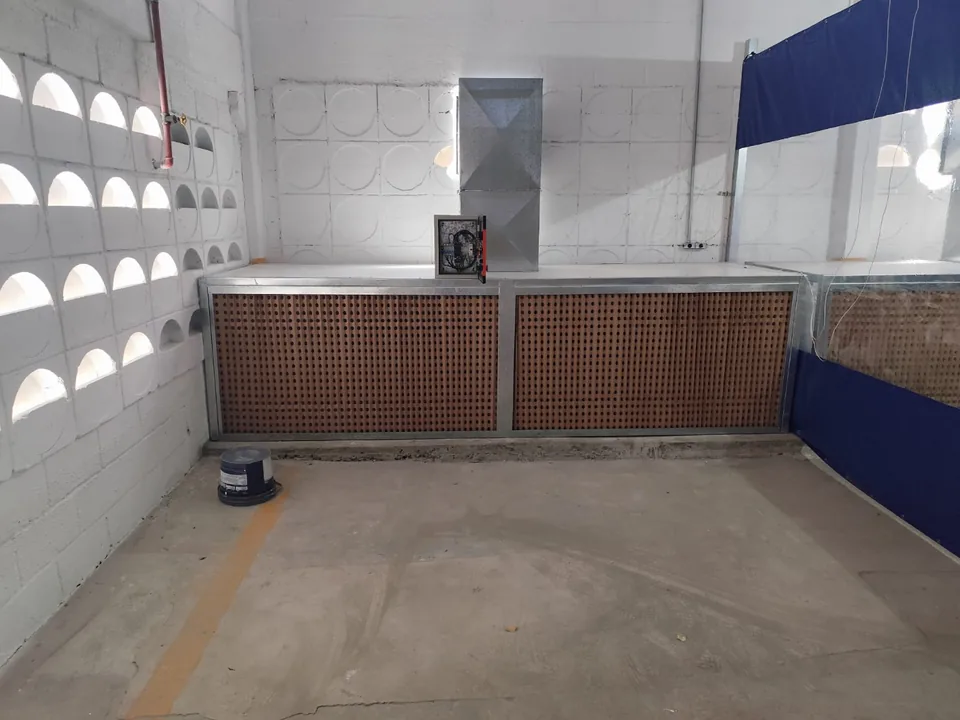 Área de preparação com plenum de teto e parede filtrante